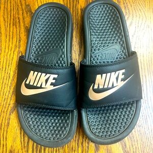 Nike women’s slides black and rose gold size 7, pre owned